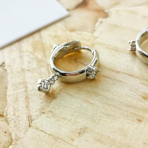 NEW Kendra Scott Joelle White Crystal Earrings Silver - Picture 2 of 3